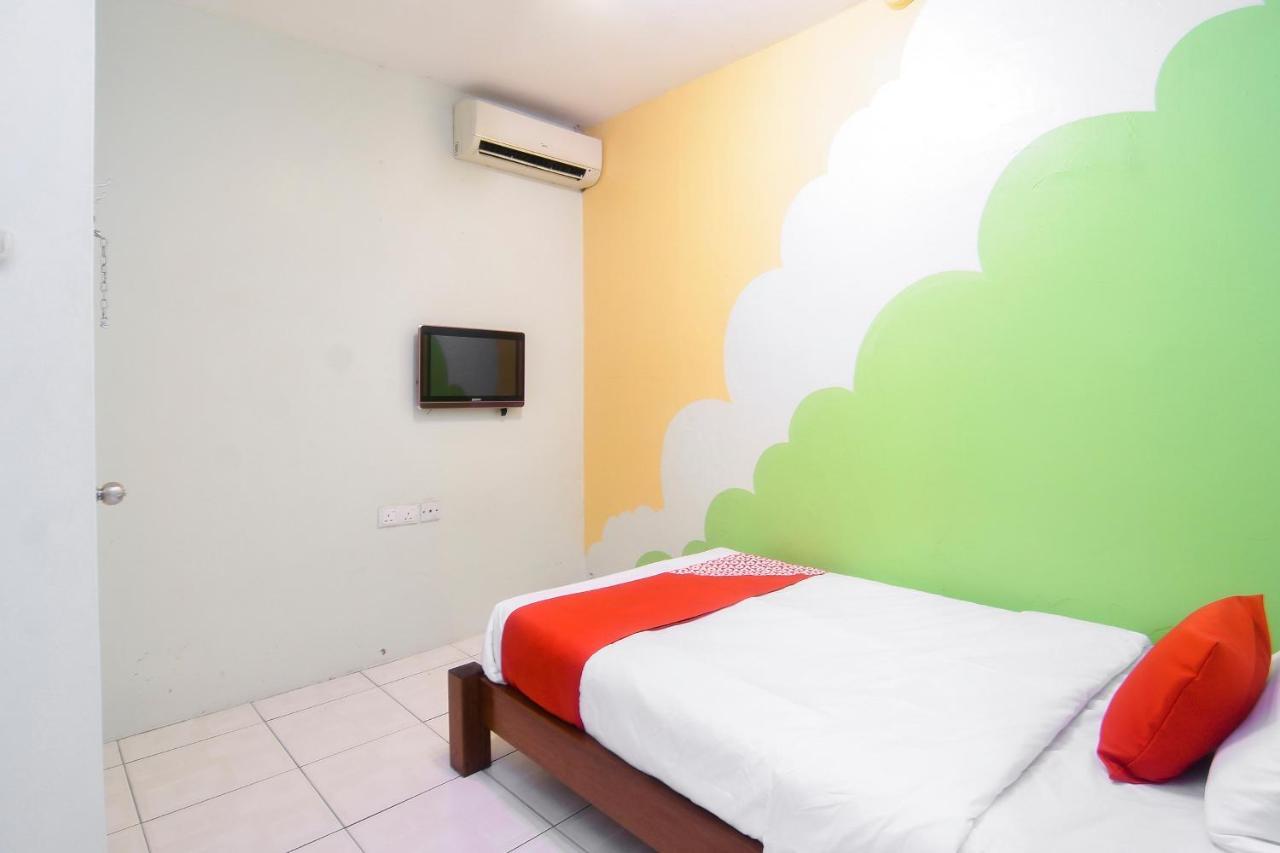Oyo 44034 Furama Lodging House Kuching Luaran gambar
